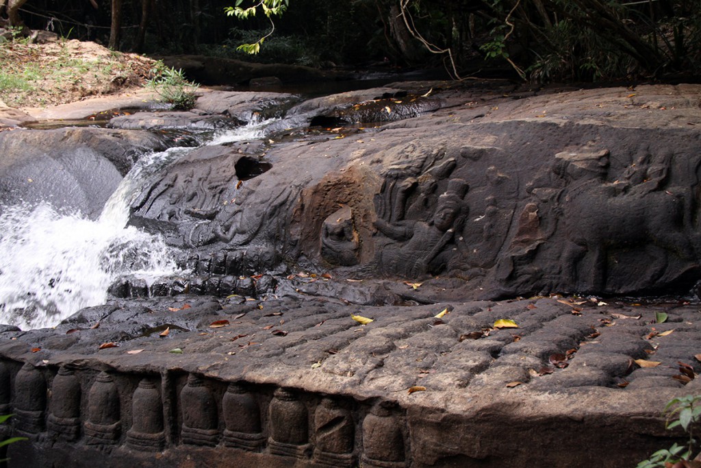 Magnificent Valley of a 1000 Lingas - Incredible Sights